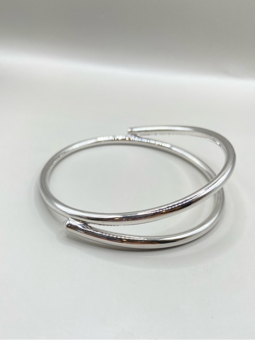 Kendra Scott Myles Bangle Bracelet - Picture 3 of 6